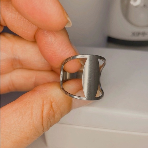 NWT Silver Stainless Steel Ring, Unisex Geometric Laser Cut Pattern Size 9 - Picture 11 of 17